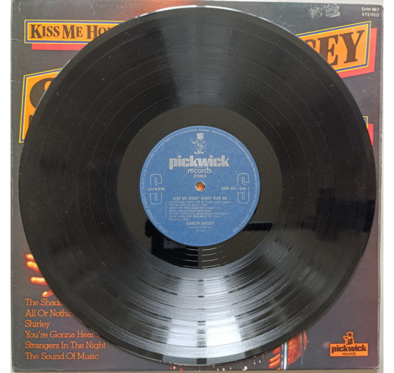 Shirley Bassey - Kiss Me Honey