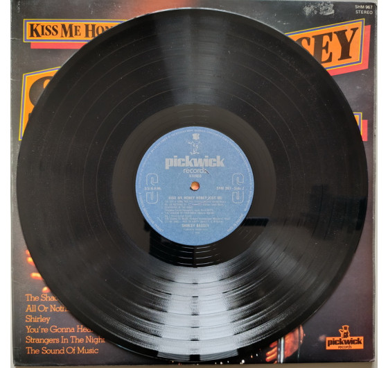 Shirley Bassey - Kiss Me Honey