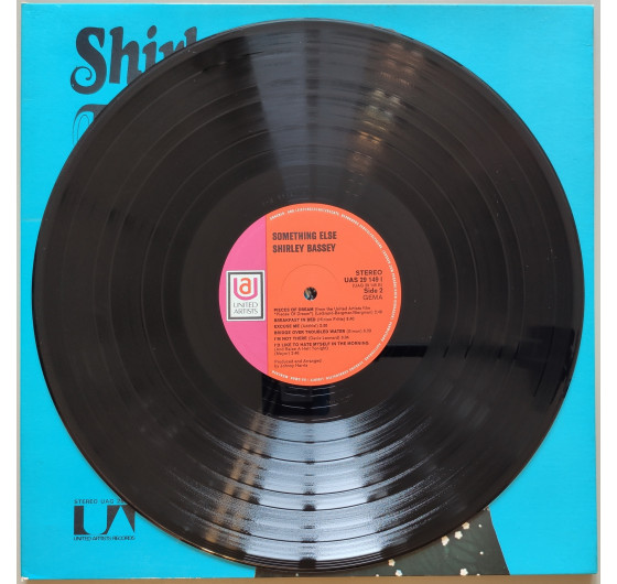 Shirley Bassey - Love Story